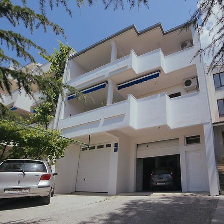 Apartments Dada Omis Luaran gambar