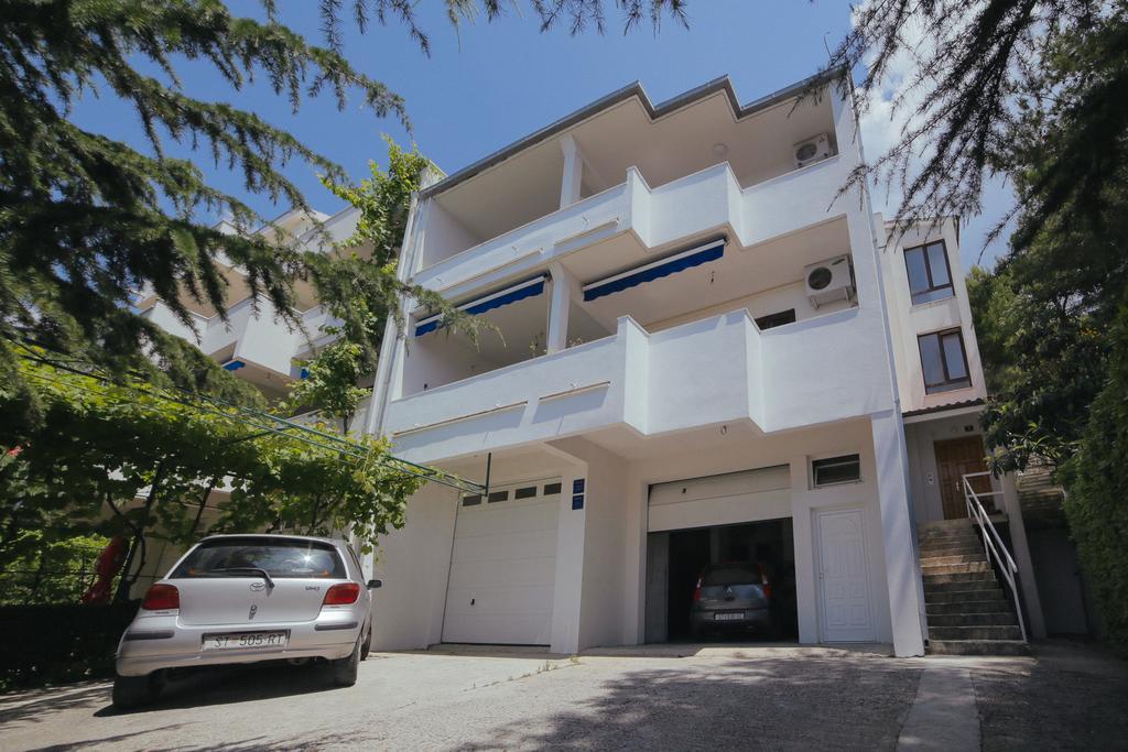 Apartments Dada Omis Luaran gambar